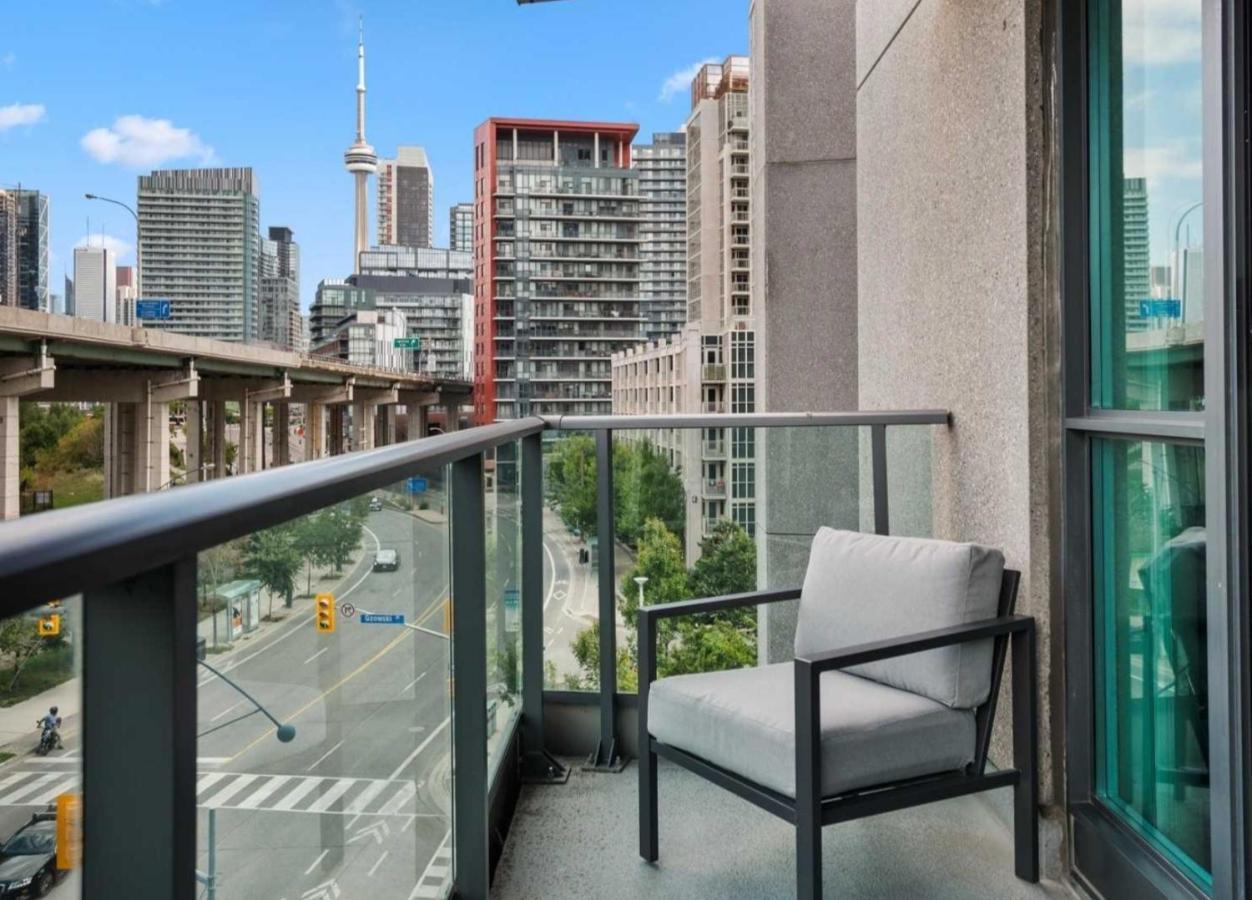 Cn Tower View With Free Parking, Pool, & More Amenities Торонто Екстериор снимка