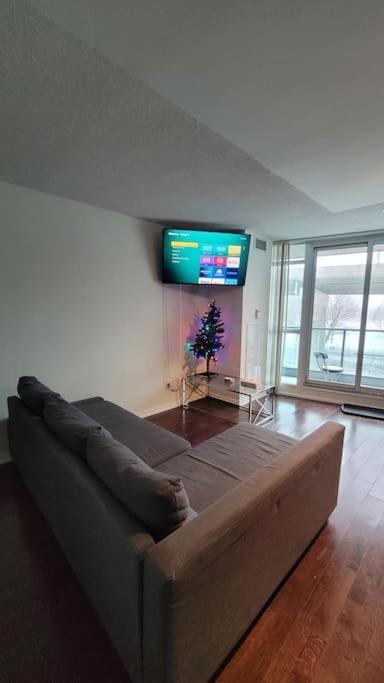Cn Tower View With Free Parking, Pool, & More Amenities Торонто Екстериор снимка
