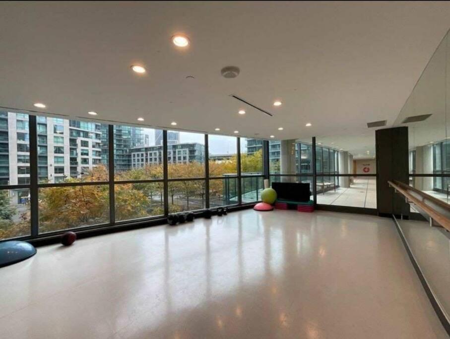 Cn Tower View With Free Parking, Pool, & More Amenities Торонто Екстериор снимка