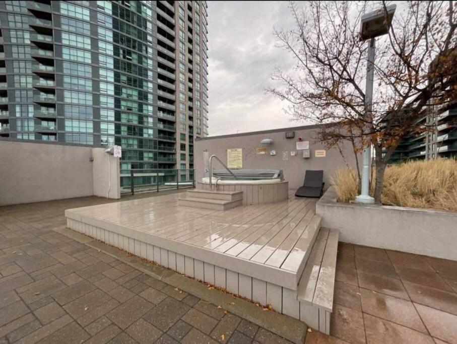 Cn Tower View With Free Parking, Pool, & More Amenities Торонто Екстериор снимка