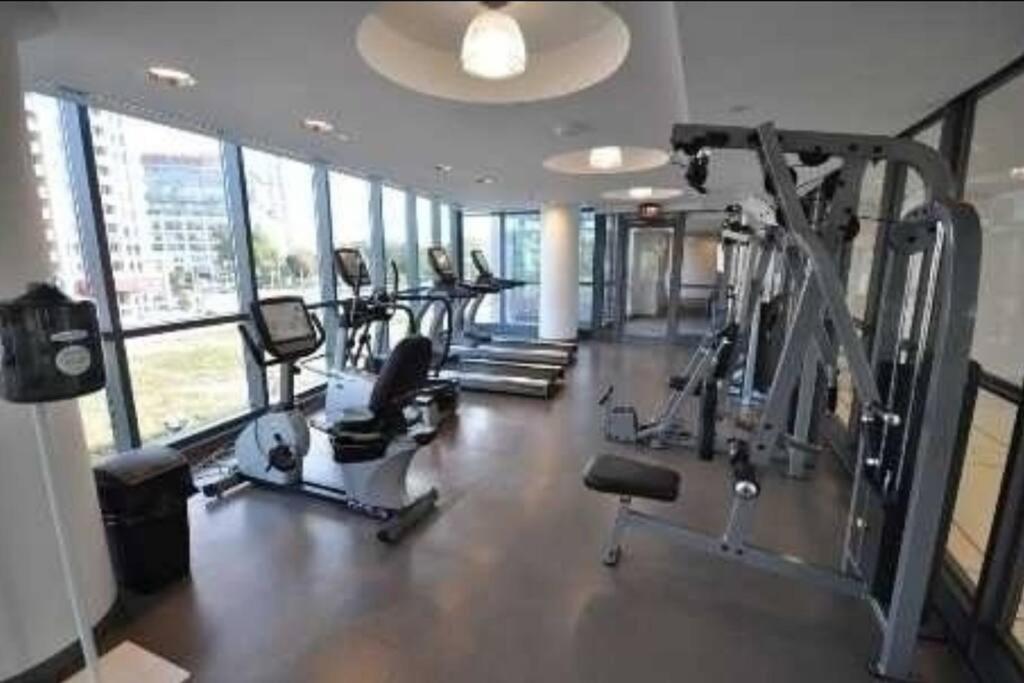 Cn Tower View With Free Parking, Pool, & More Amenities Торонто Екстериор снимка
