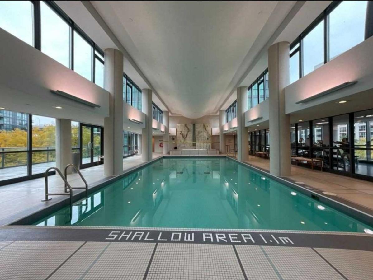 Cn Tower View With Free Parking, Pool, & More Amenities Торонто Екстериор снимка