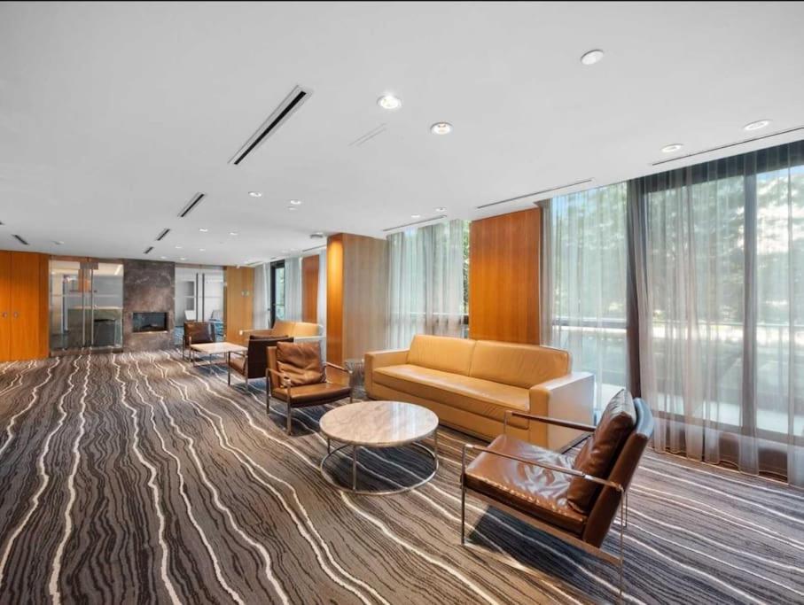 Cn Tower View With Free Parking, Pool, & More Amenities Торонто Екстериор снимка